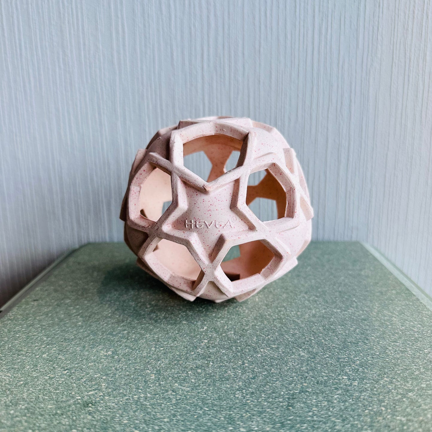 Ball peach Pink aus Naturkautschuk