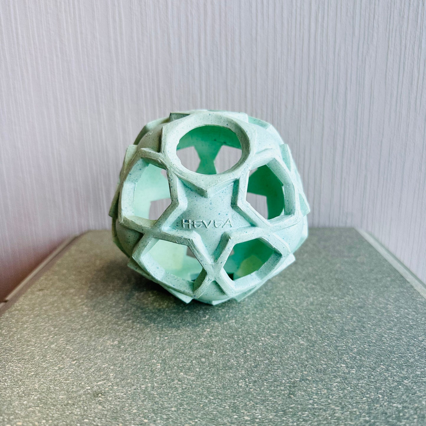 Ball Mint aus Naturkautschuk