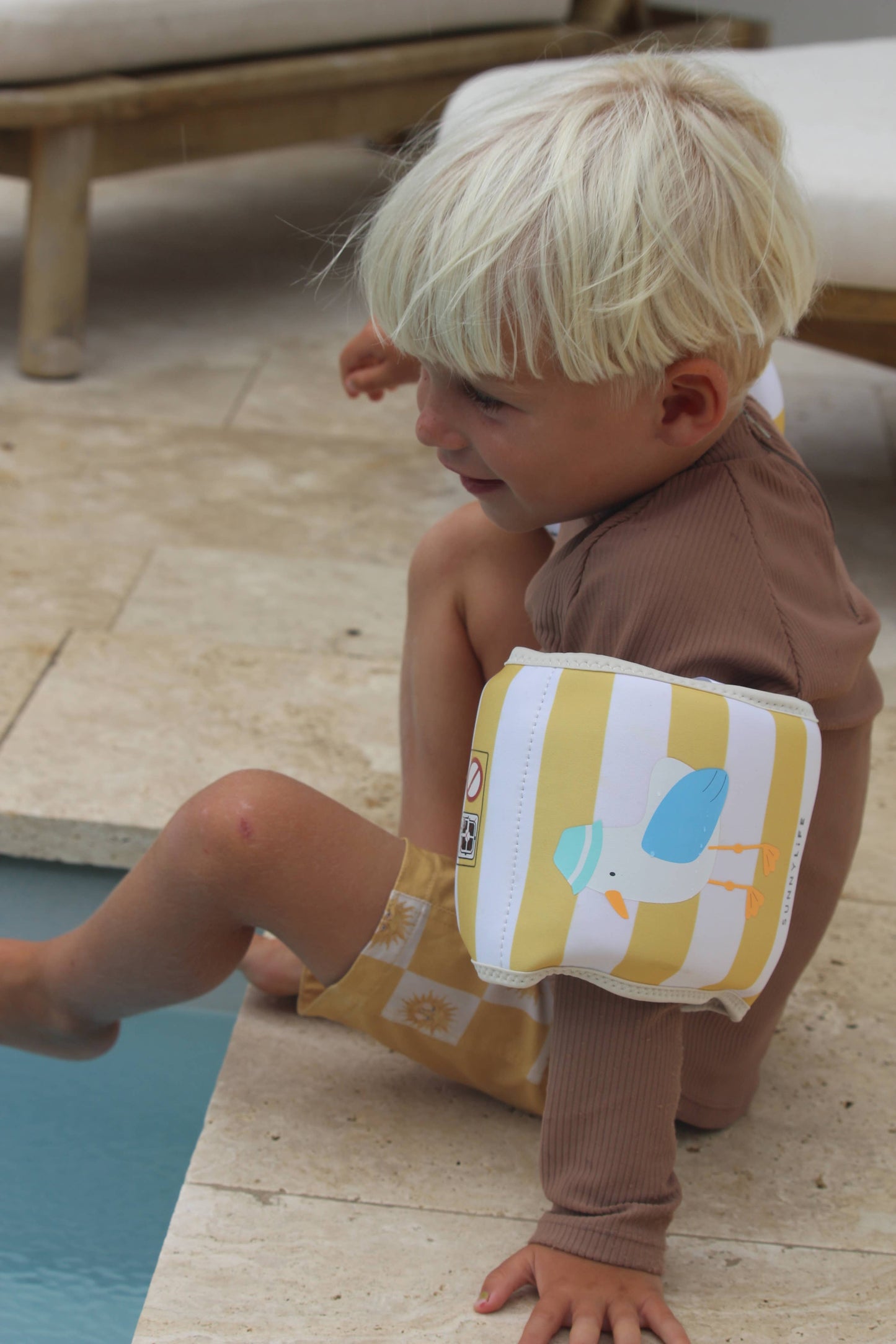 Kinder-Schwimmflügel „Sid die Möwe“ – senffarbene Streifen